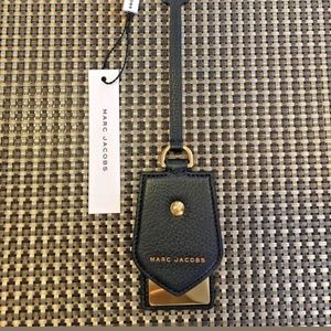 Marc Jacobs pocketbook tag